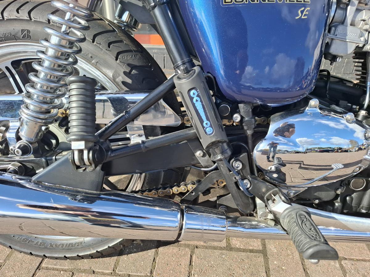 
								TRIUMPH BONNEVILLE 865 SE full									
