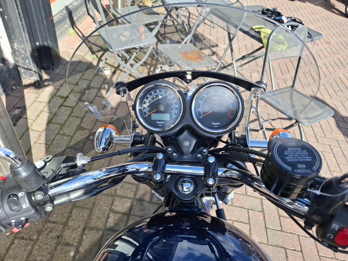 
								TRIUMPH BONNEVILLE 865 SE full									