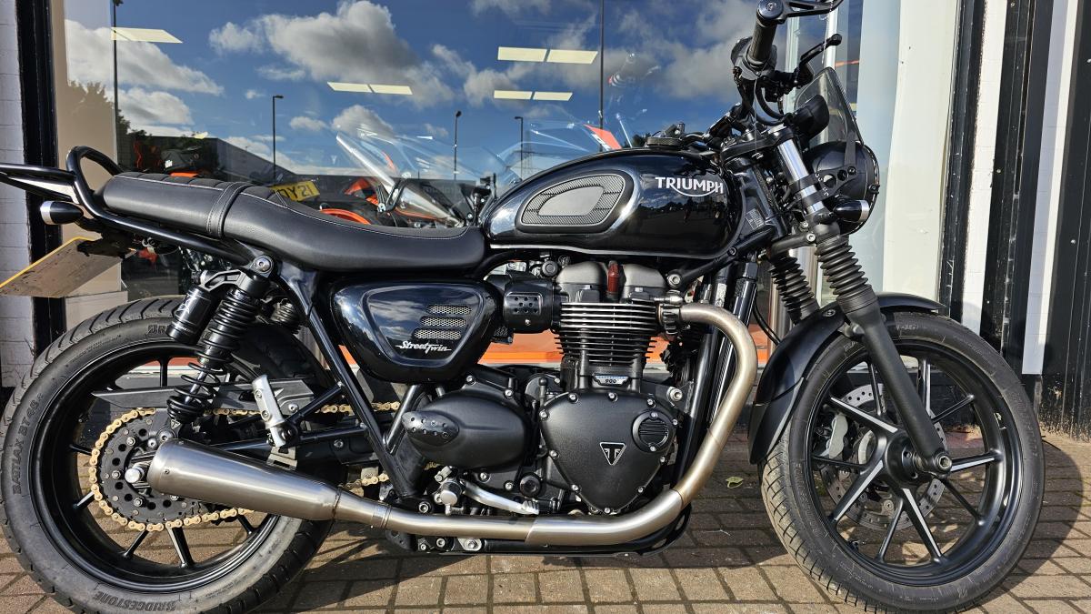 TRIUMPH BONNEVILLE STREET TWIN