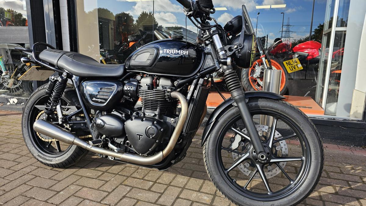 TRIUMPH BONNEVILLE STREET TWIN