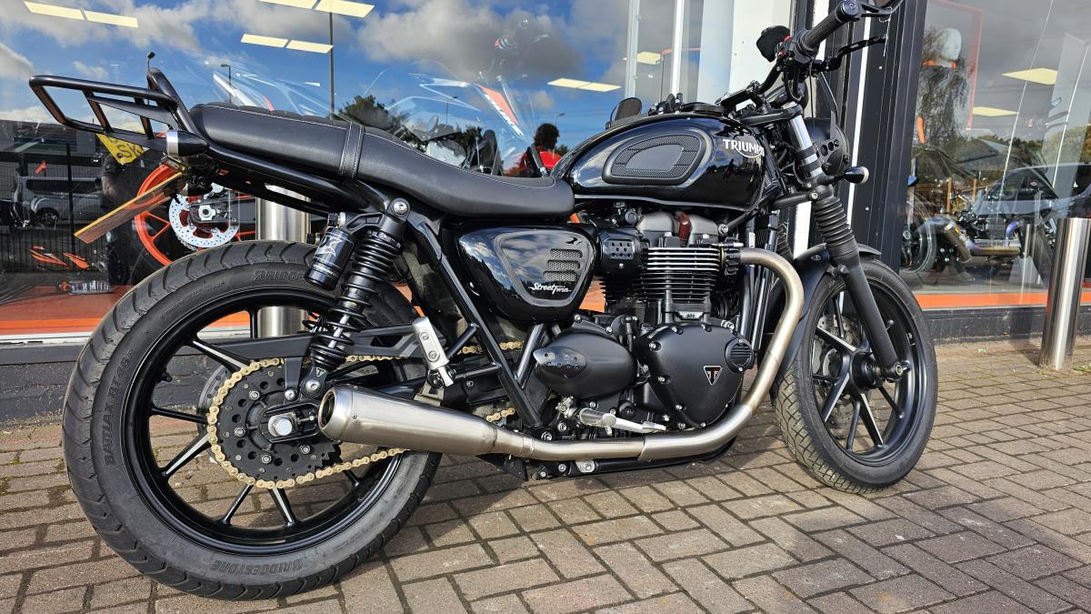 TRIUMPH BONNEVILLE STREET TWIN