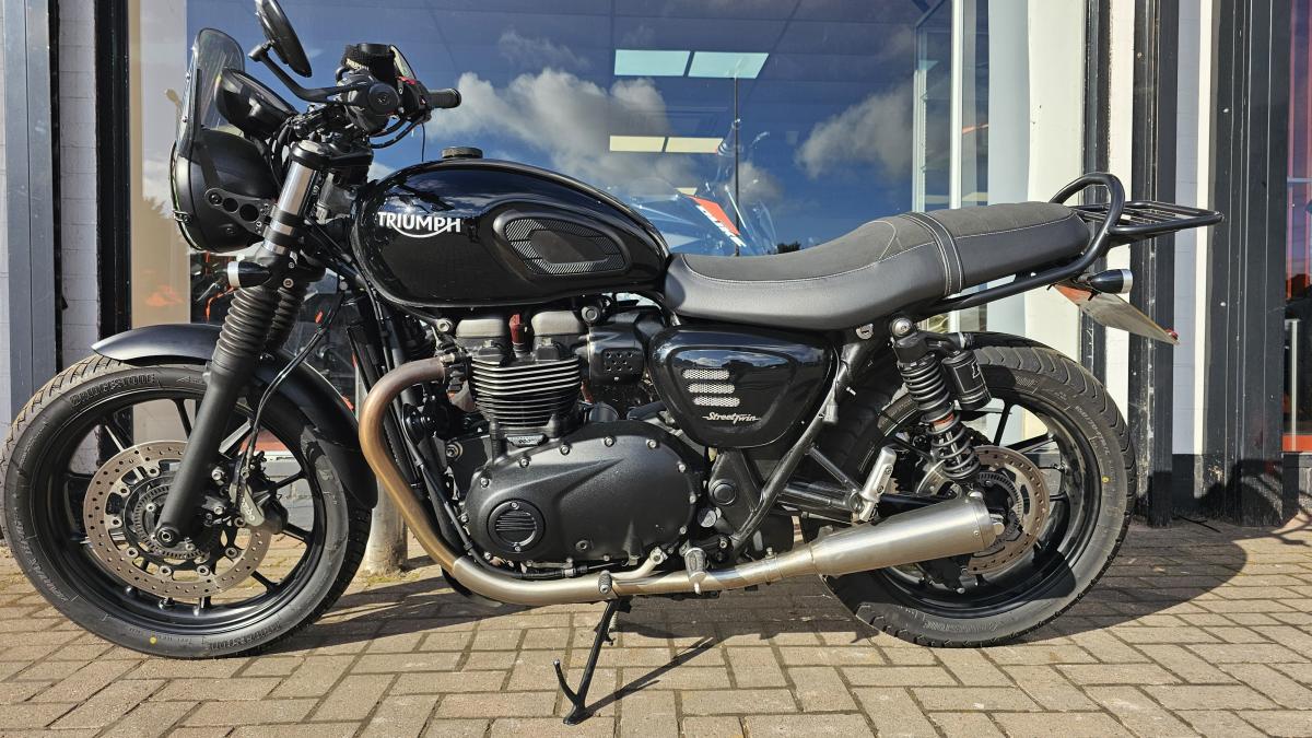 TRIUMPH BONNEVILLE STREET TWIN