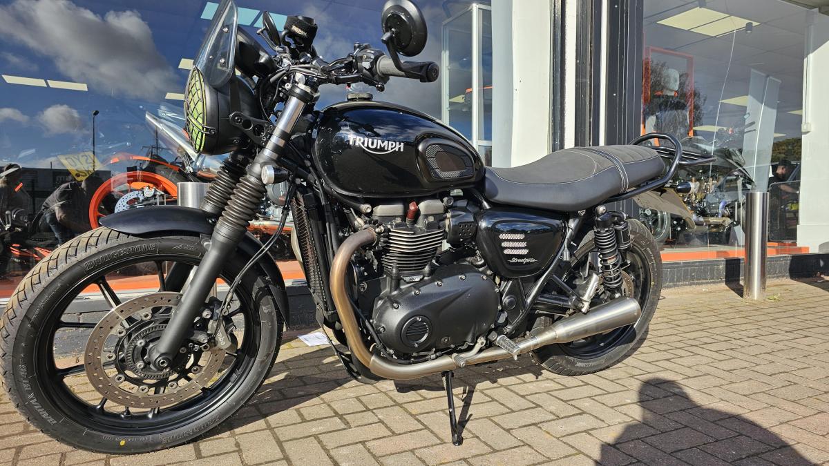 TRIUMPH BONNEVILLE STREET TWIN