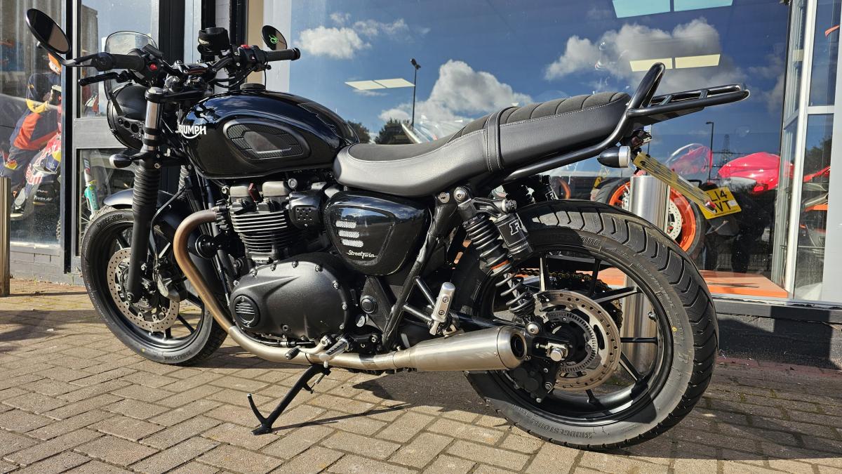 
								TRIUMPH BONNEVILLE STREET TWIN full									