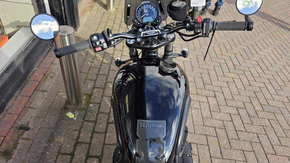 
								TRIUMPH BONNEVILLE STREET TWIN full									