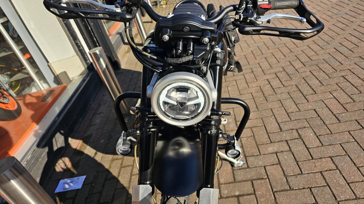 
								TRIUMPH SCRAMBLER 1200 XC full									