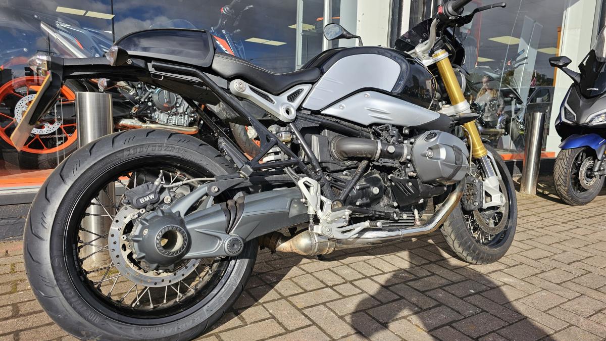 
								BMW R NINET full									
