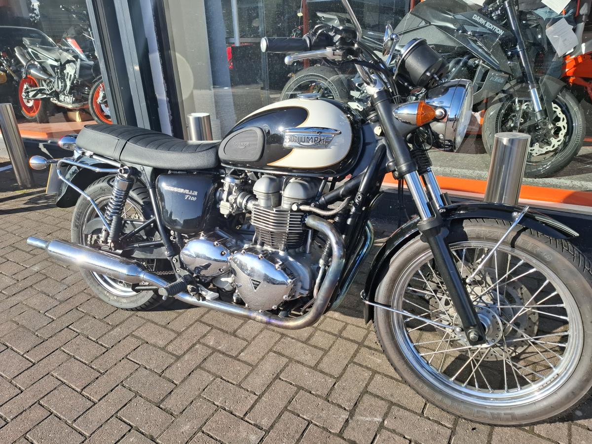 TRIUMPH BONNEVILLE T 100 (865)