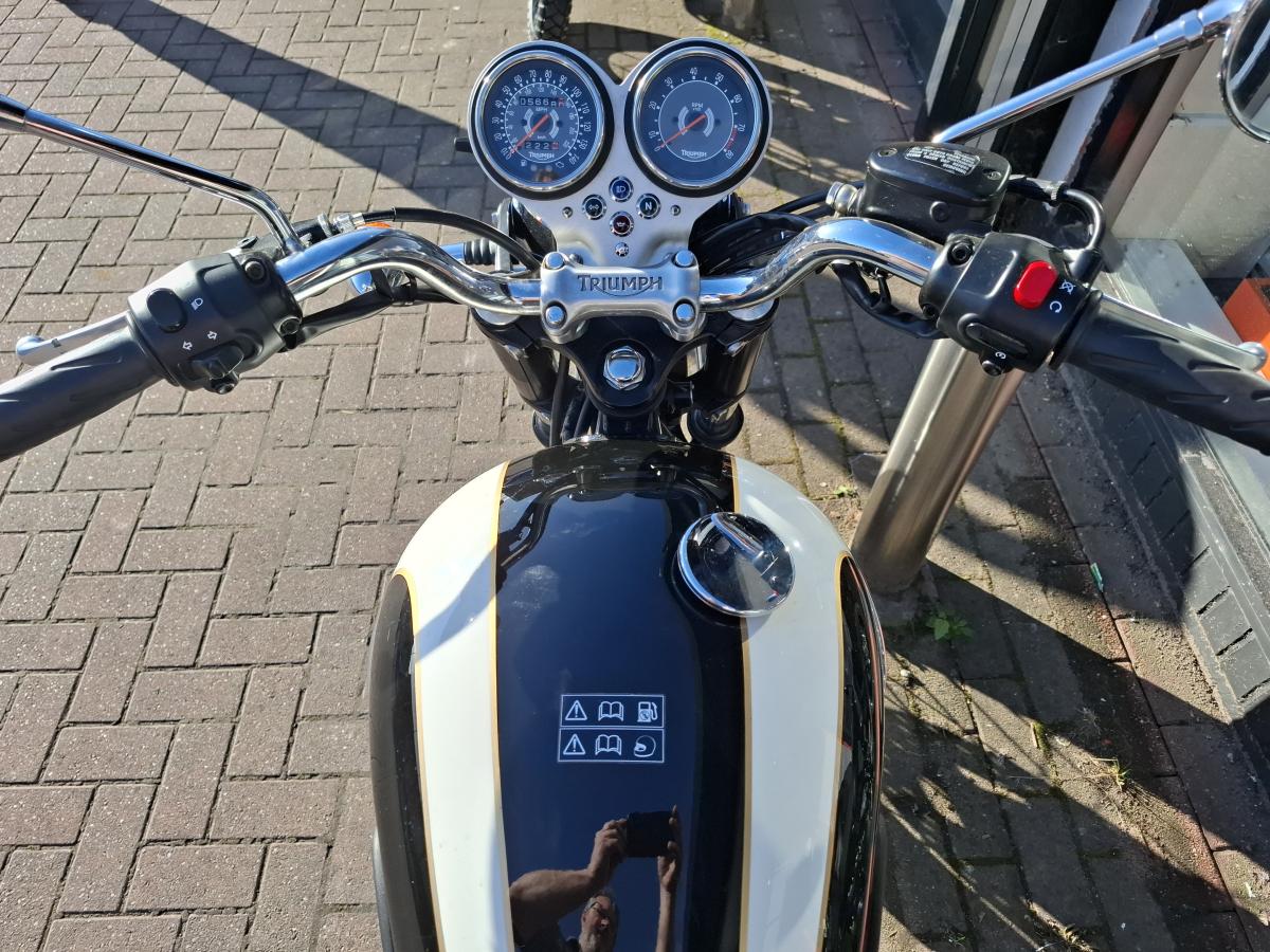 
								TRIUMPH BONNEVILLE T 100 (865) full									