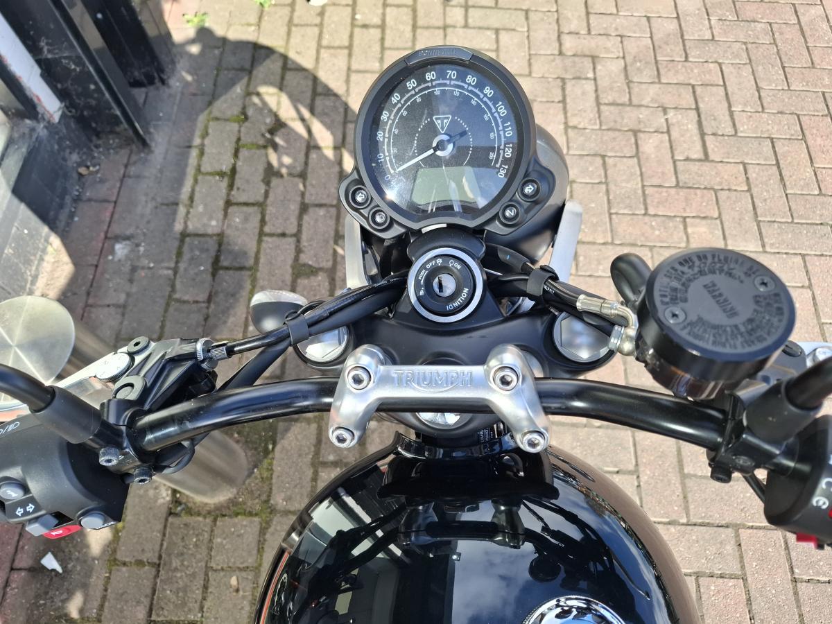 
								triumph SPEED TWIN 900 full									