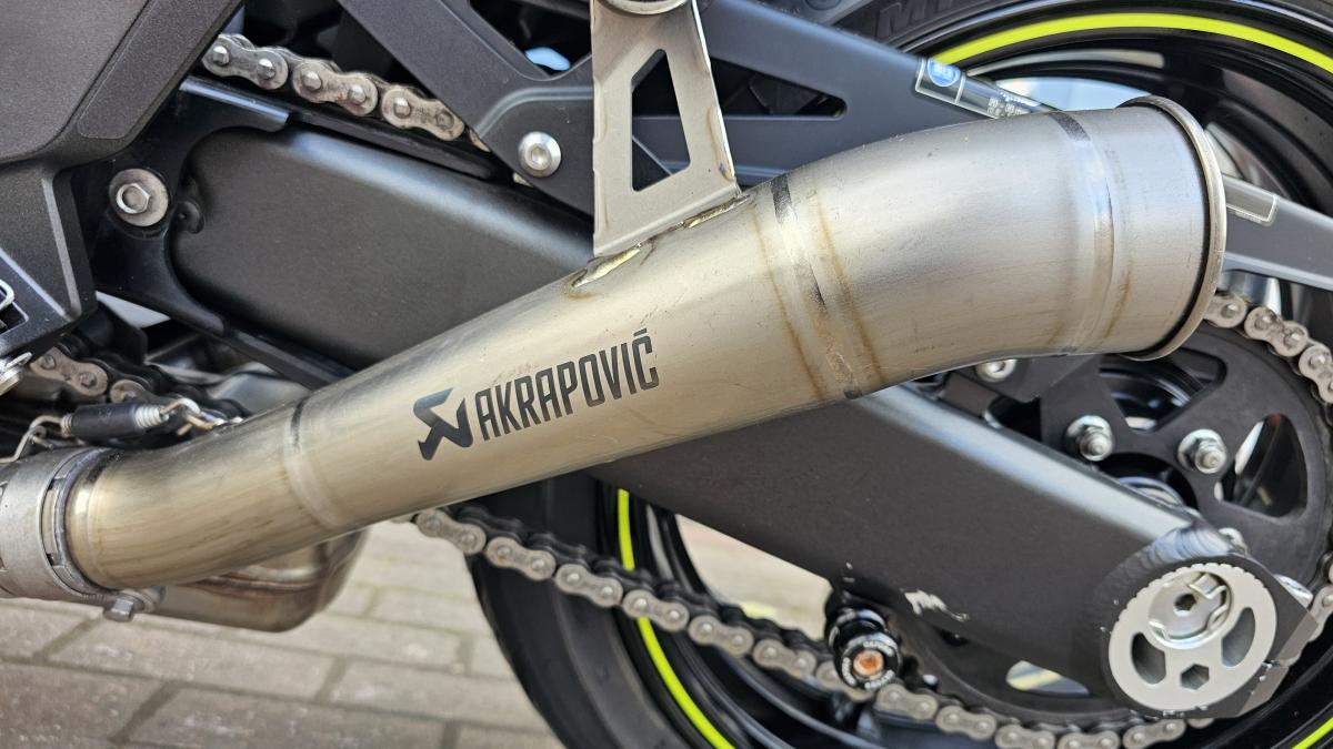 
								Kawasaki ZR 1000 JHF R EDITION full									