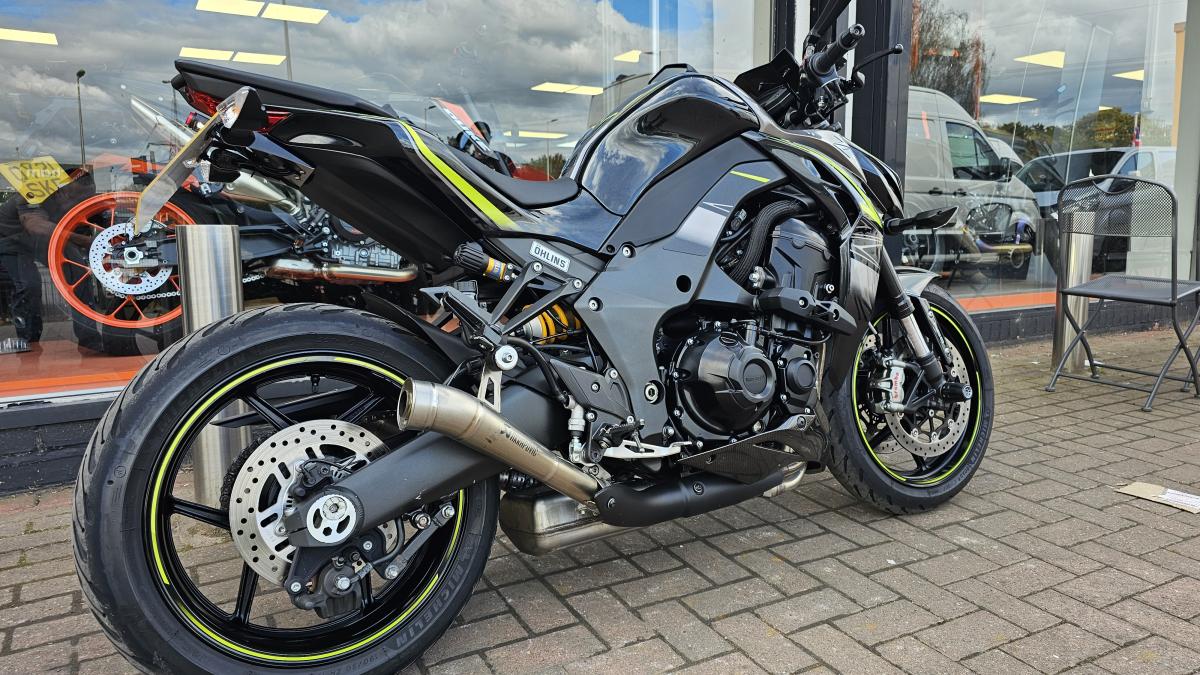 
								Kawasaki ZR 1000 JHF R EDITION full									