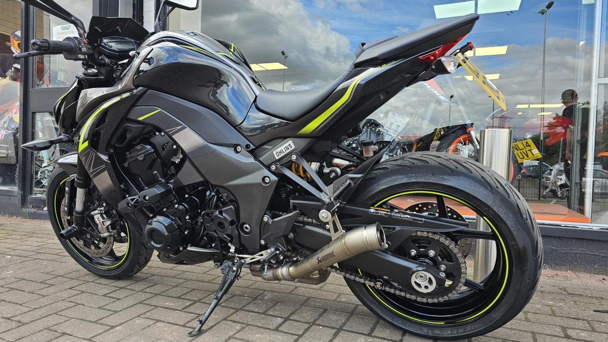 
								Kawasaki ZR 1000 JHF R EDITION full									