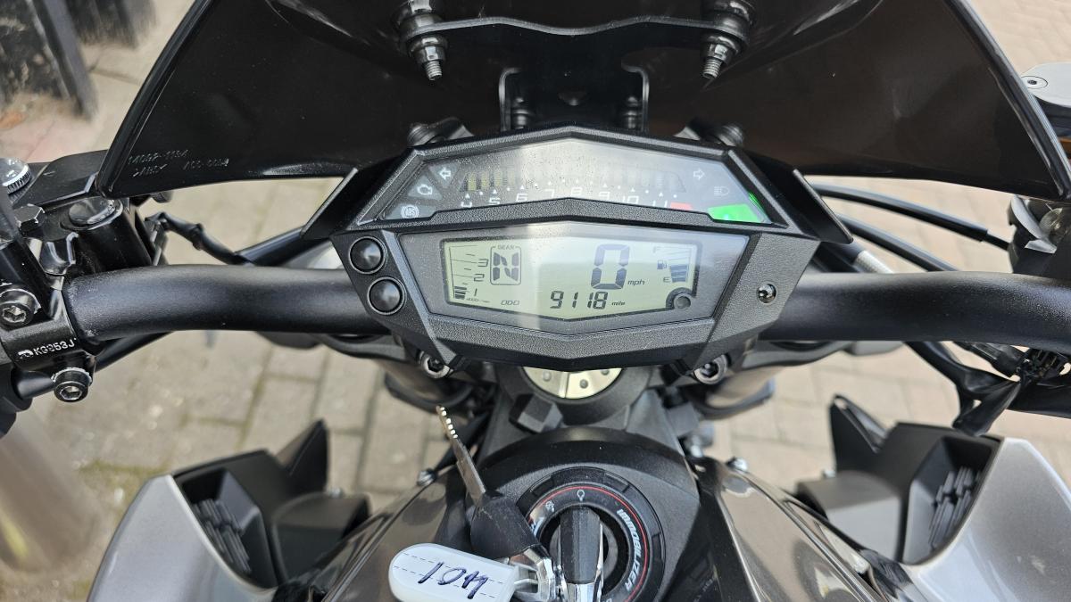 
								Kawasaki ZR 1000 JHF R EDITION full									