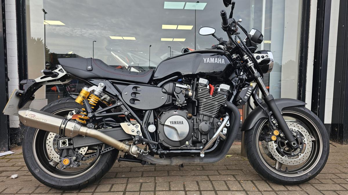 YAMAHA XJR 1300