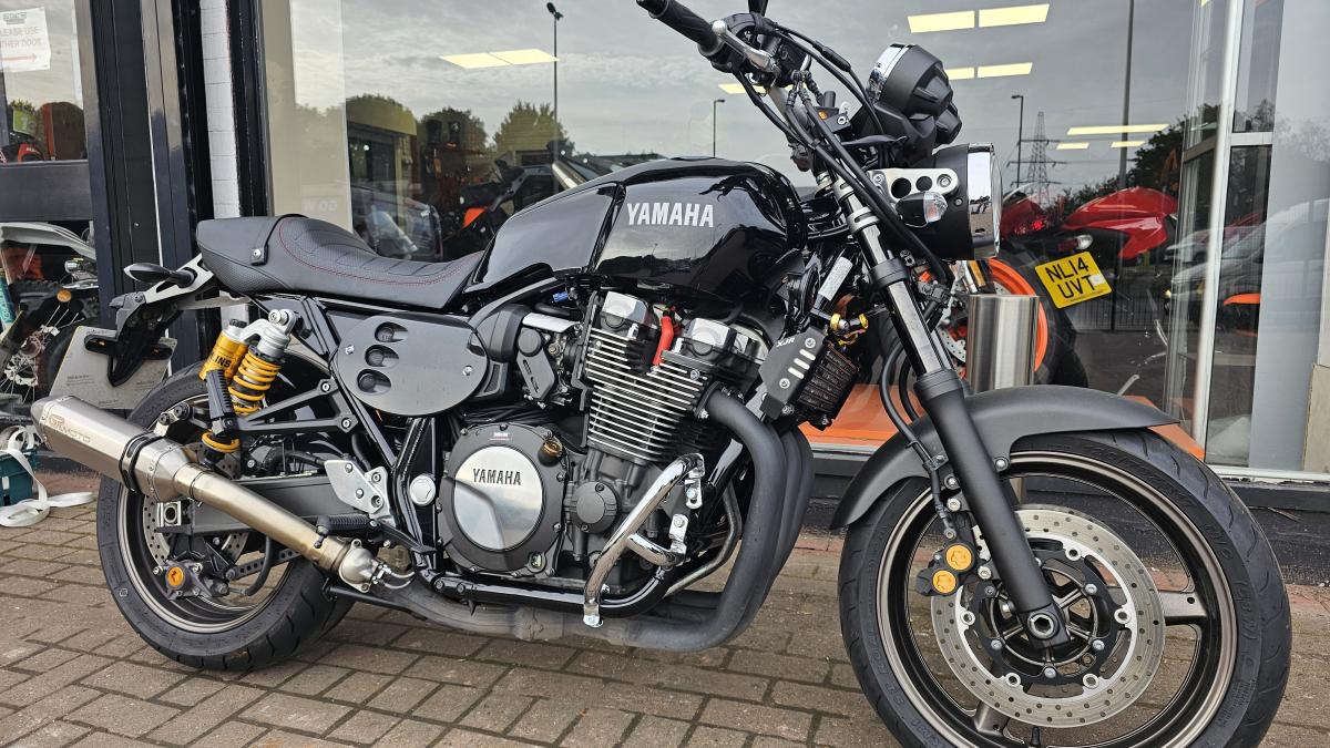 YAMAHA XJR 1300