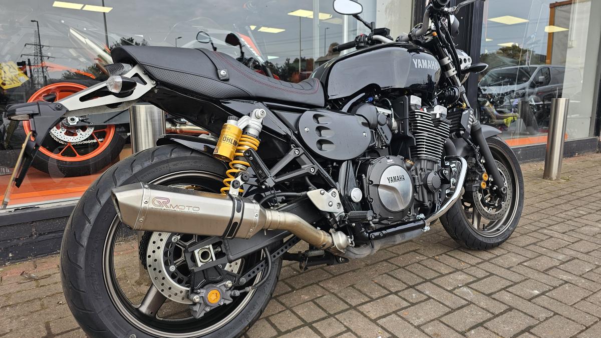 YAMAHA XJR 1300