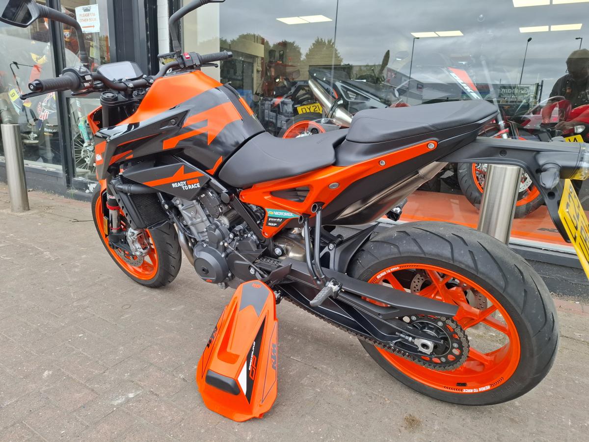 KTM 890 DUKE GP