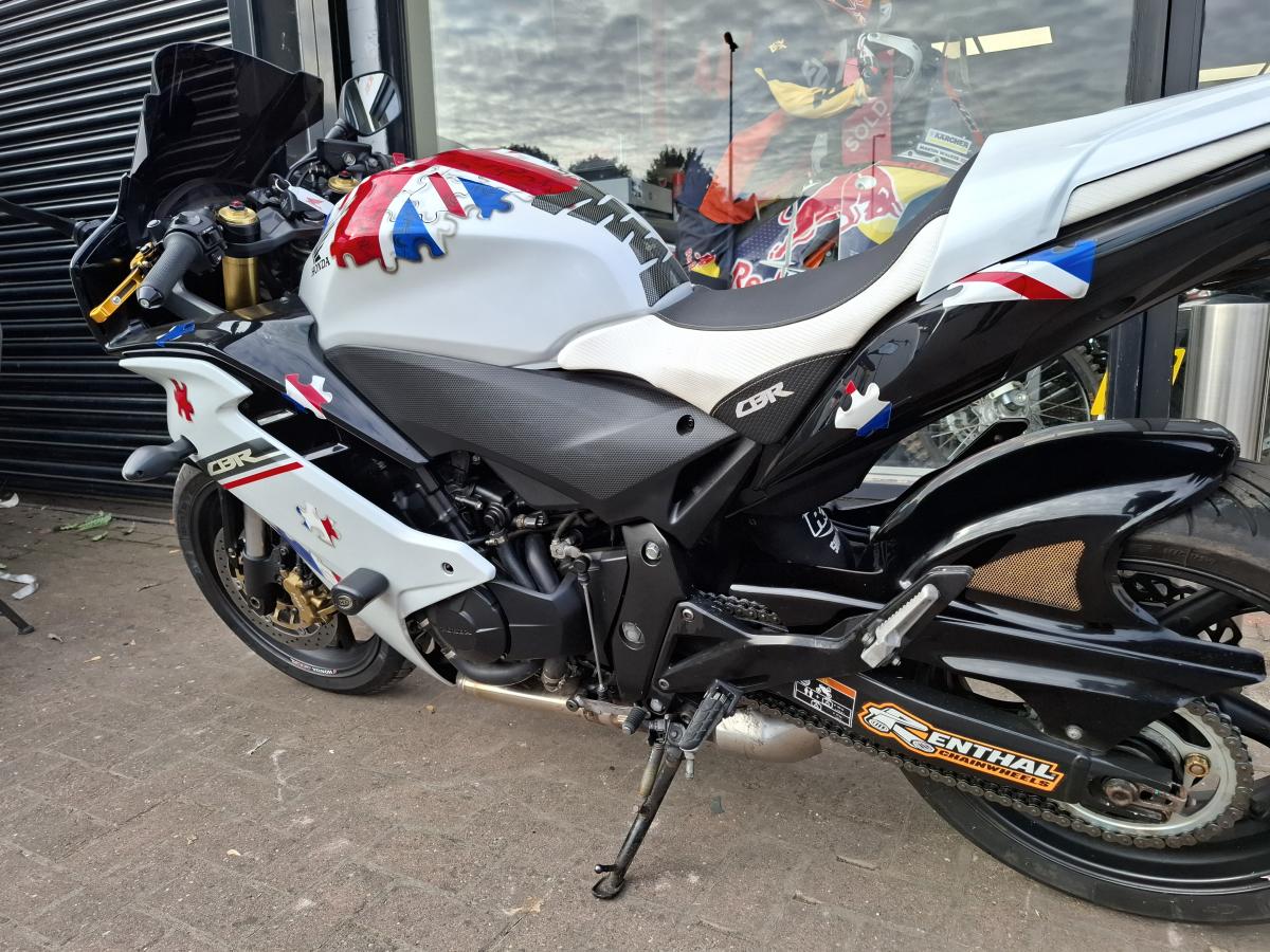 
								HONDA CBR 600 FA-C full									