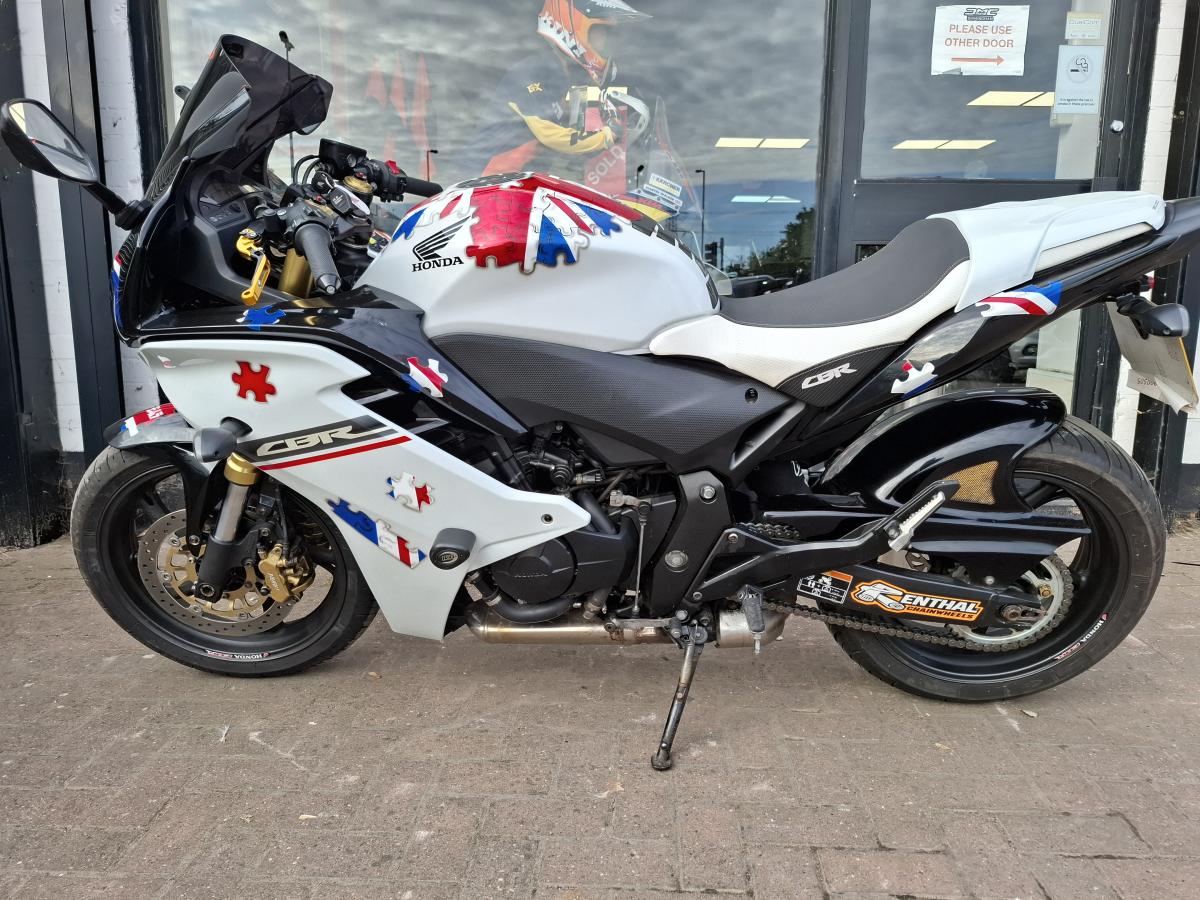 
								HONDA CBR 600 FA-C full									