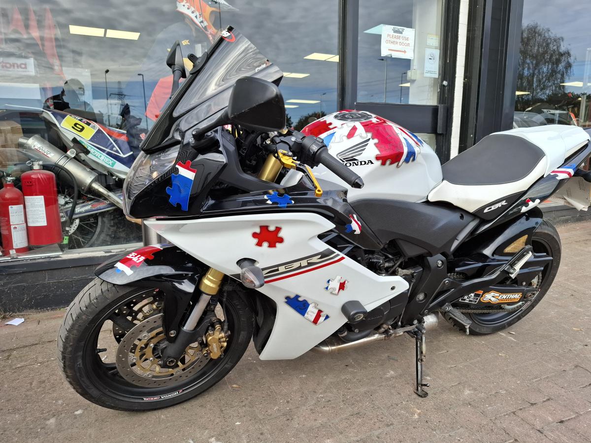 
								HONDA CBR 600 FA-C full									