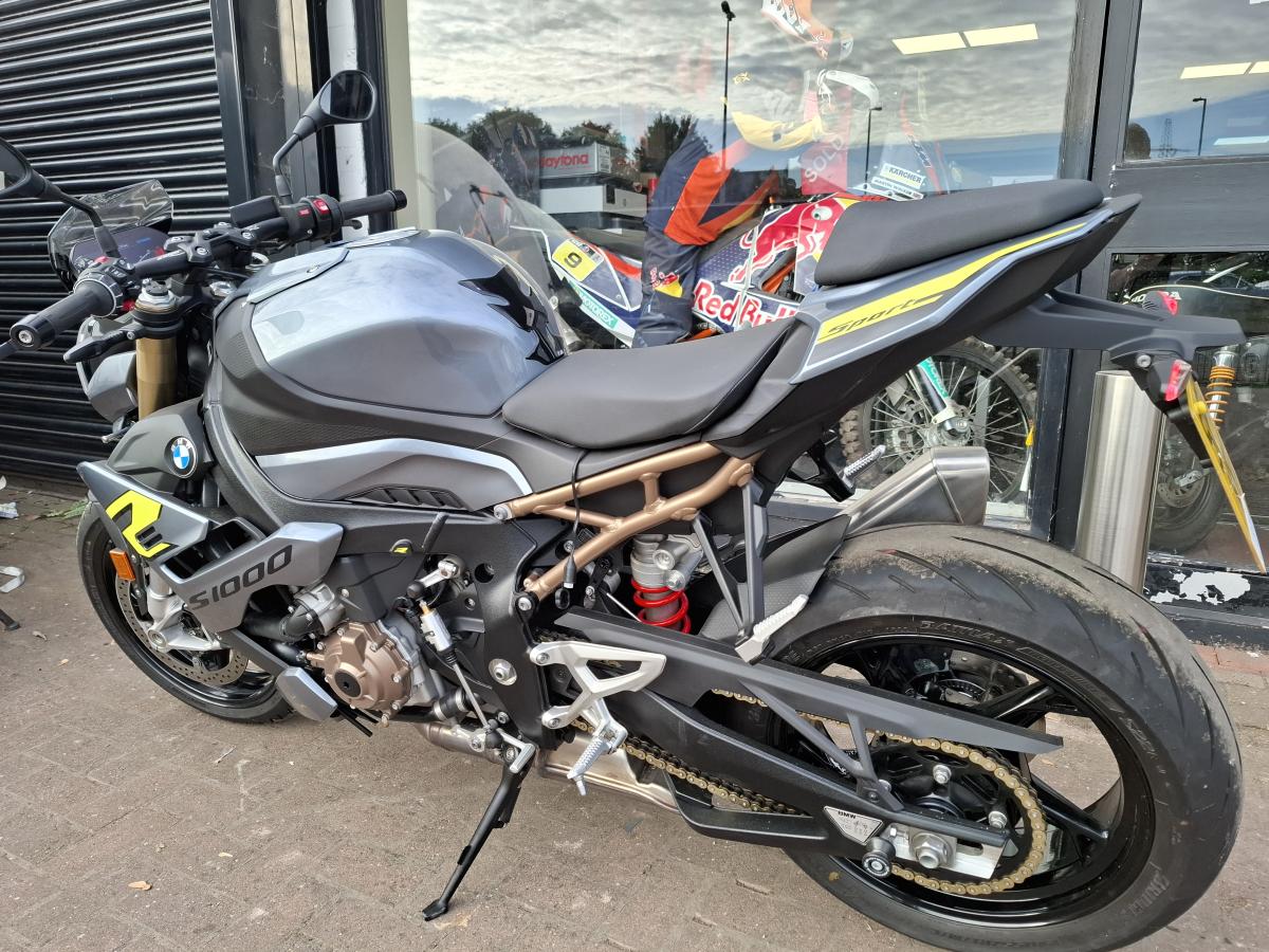 
								BMW S 1000 R SPORT full									
