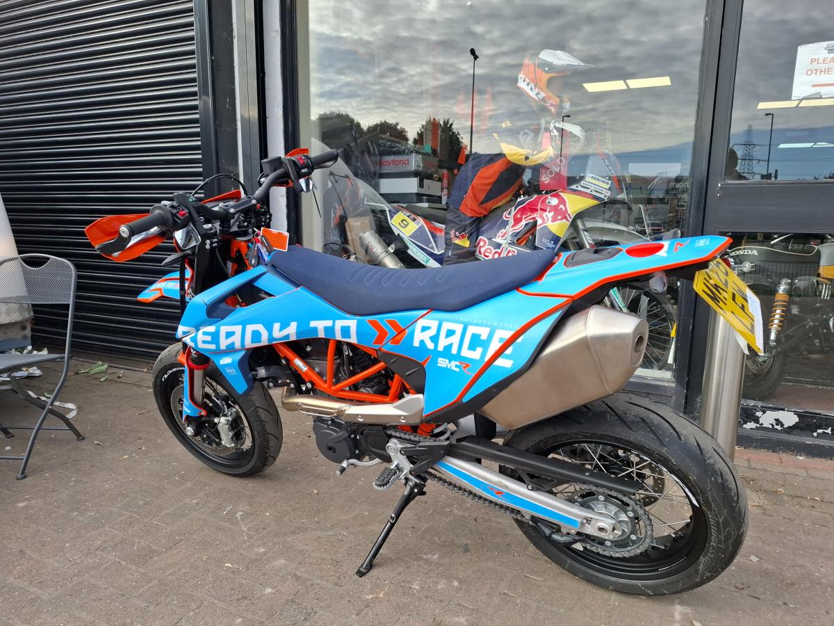 
								KTM 690 SMC R 24 full									