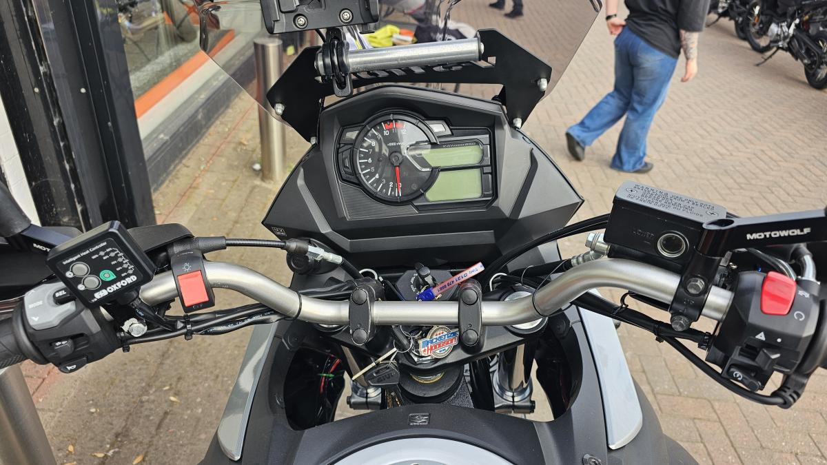 
								SUZUKI DL 650 X AL7 full									