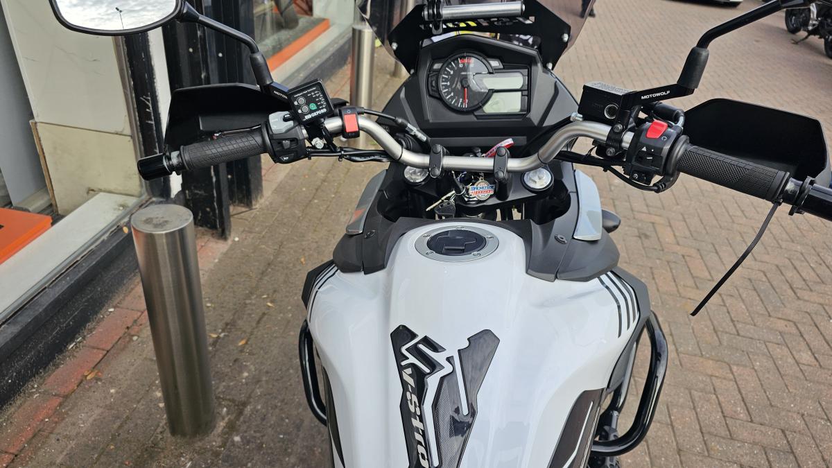 
								SUZUKI DL 650 X AL7 full									