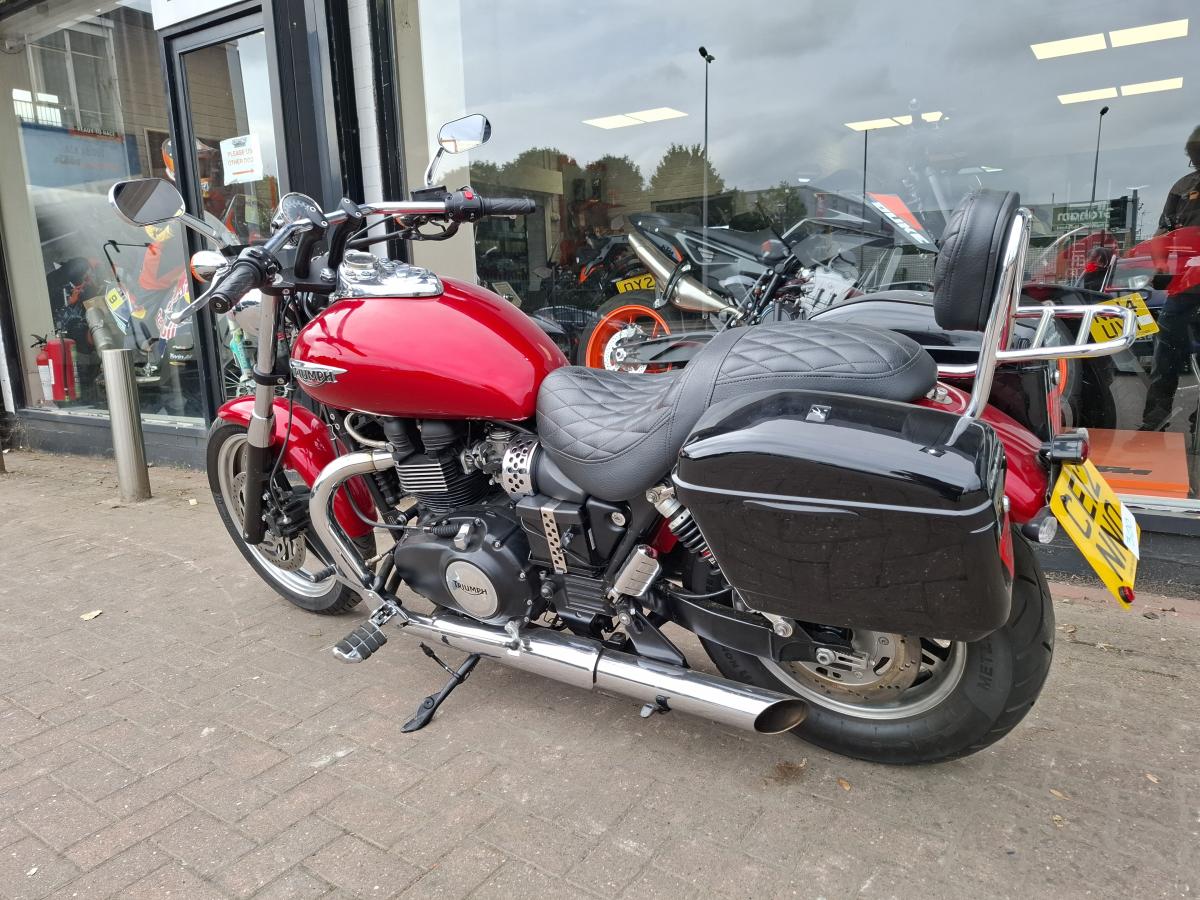 TRIUMPH SPEED MASTER 865