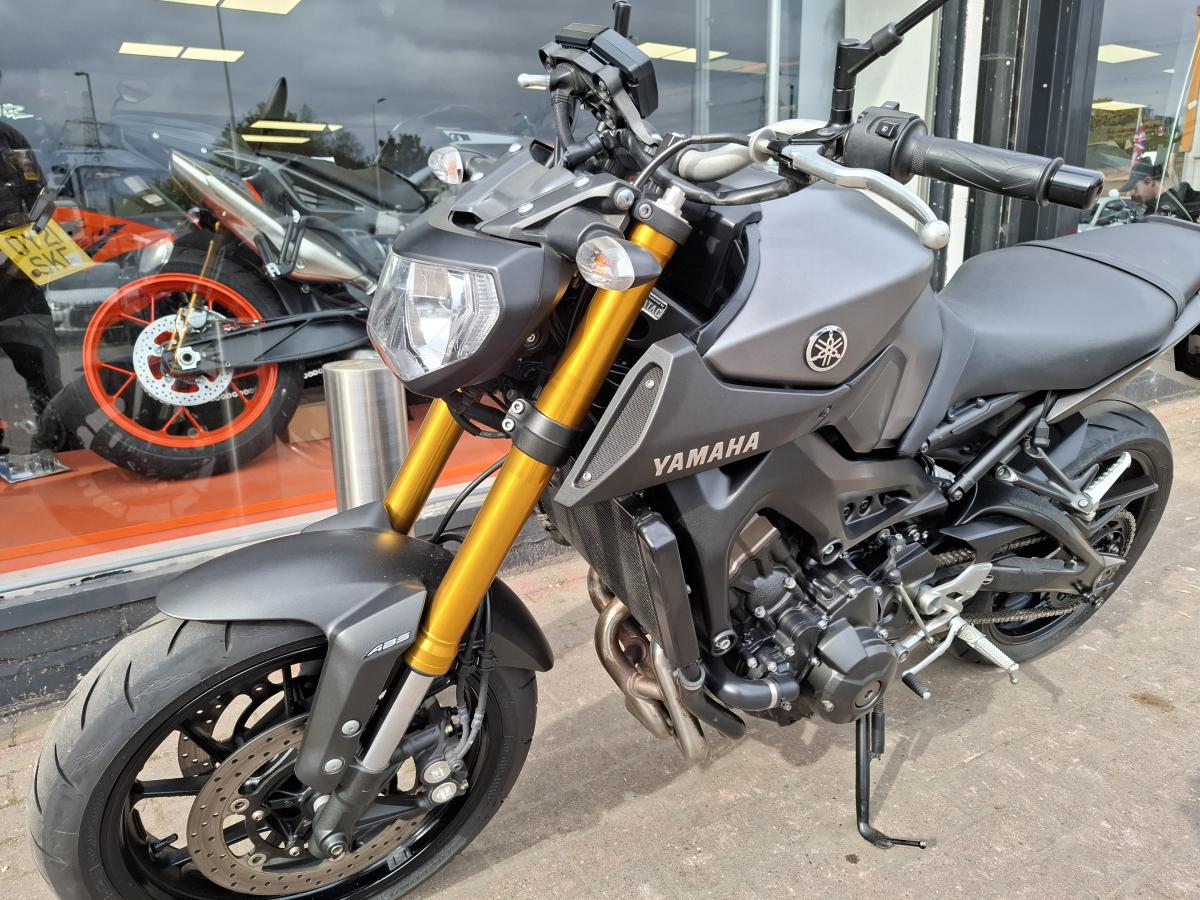 
								YAMAHA MT – 09 ABS full									
