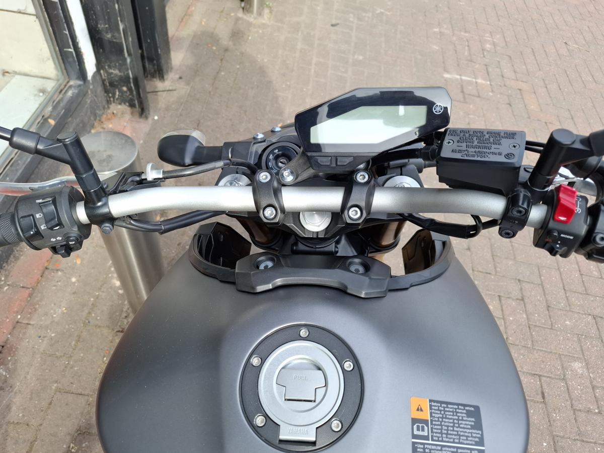
								YAMAHA MT – 09 ABS full									