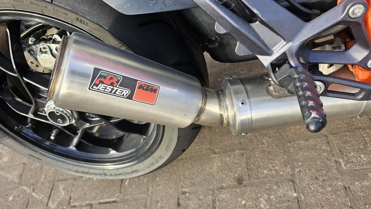 
								KTM 1290 SUPERDUKE R 15 full									