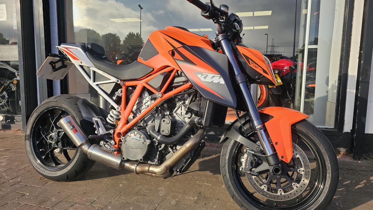 
								KTM 1290 SUPERDUKE R 15 full									