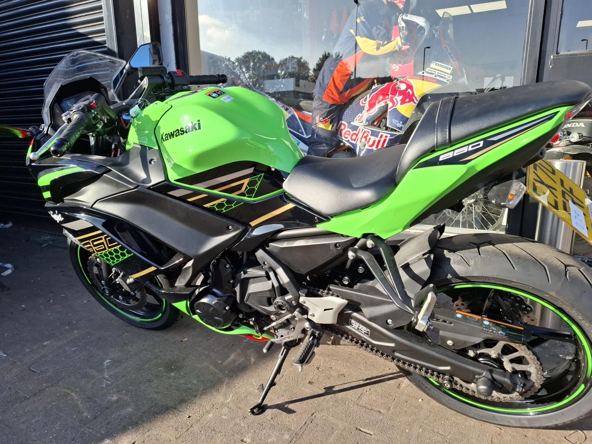 
								Kawasaki NINJA 650 full									