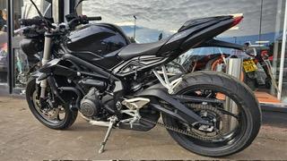 
								TRIUMPH STREET TRIPLE S full									