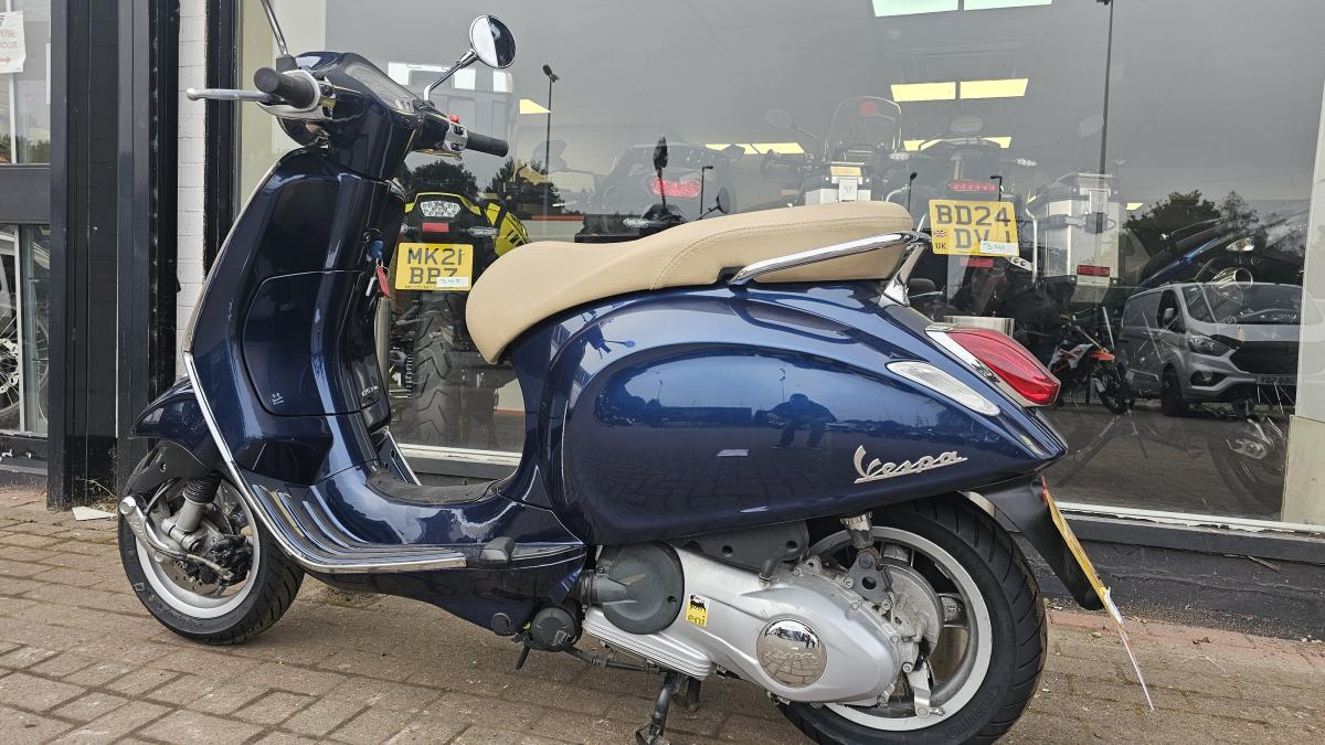 
								PIAGGIO PRIMAVERA 125 ABS full									