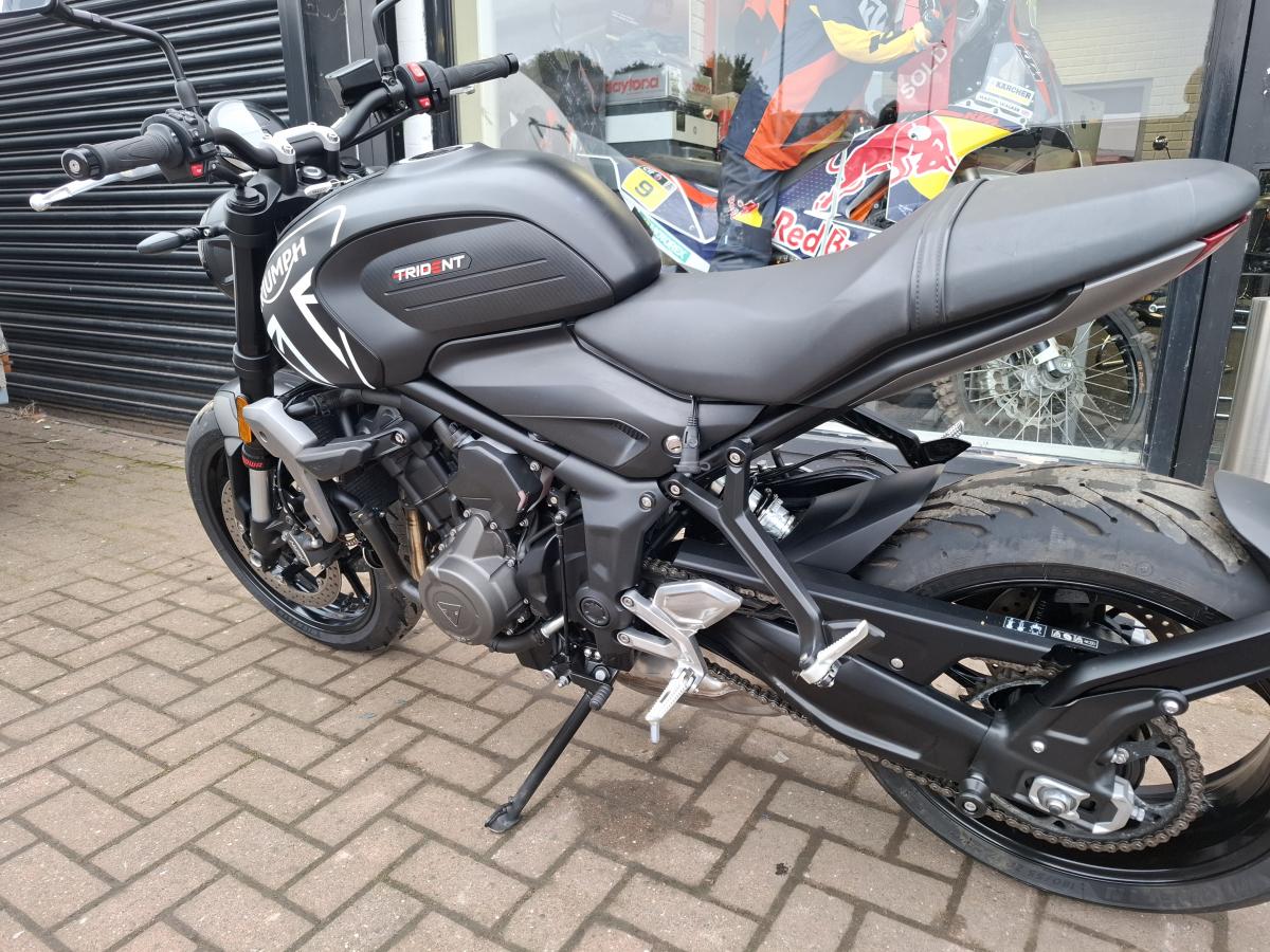 TRIUMPH TRIDENT