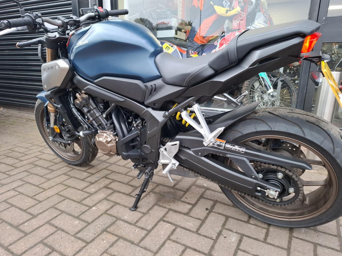 
								HONDA CB 650 RA-M full									