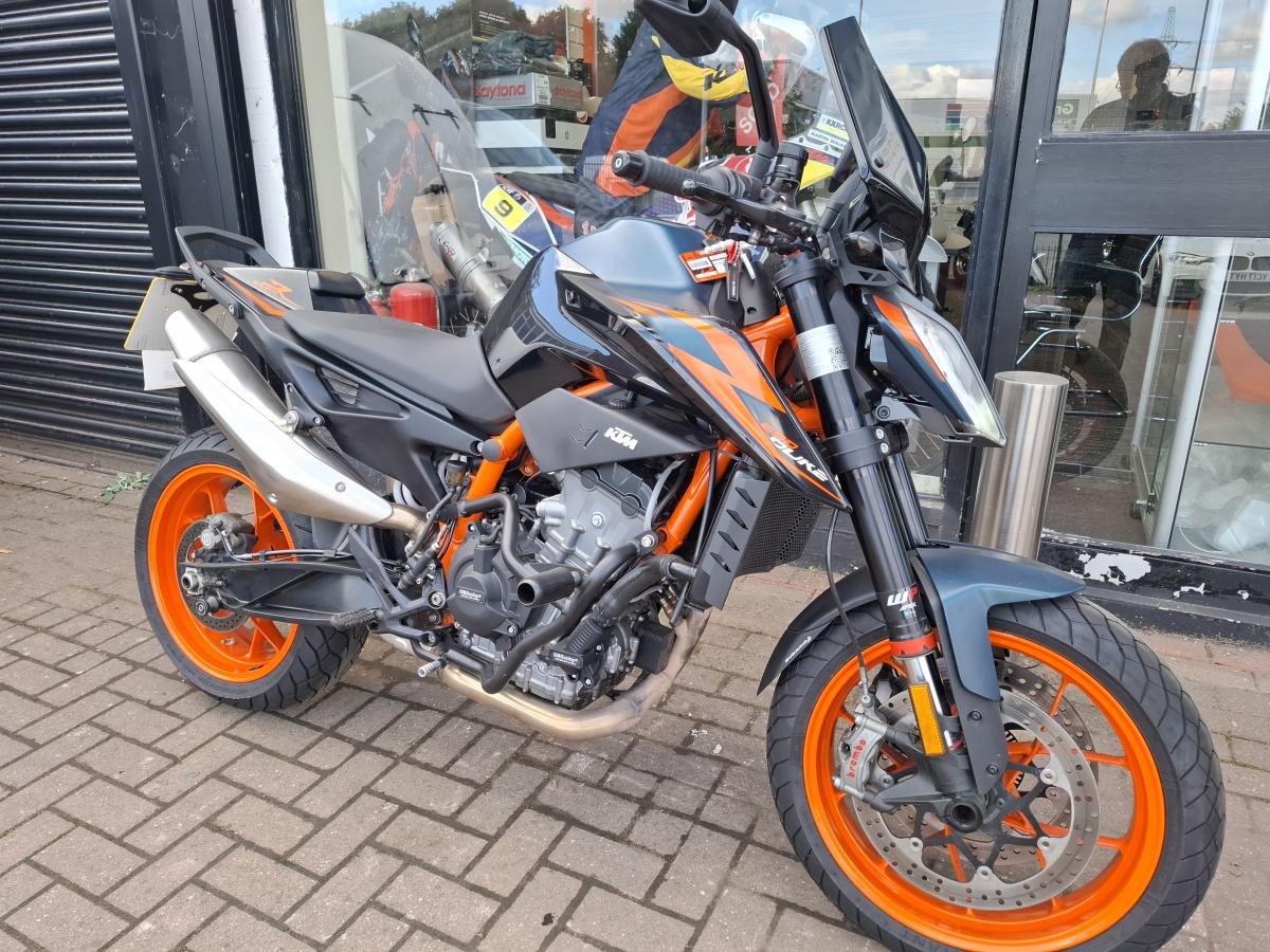 
								KTM 890 DUKE R 23 full									