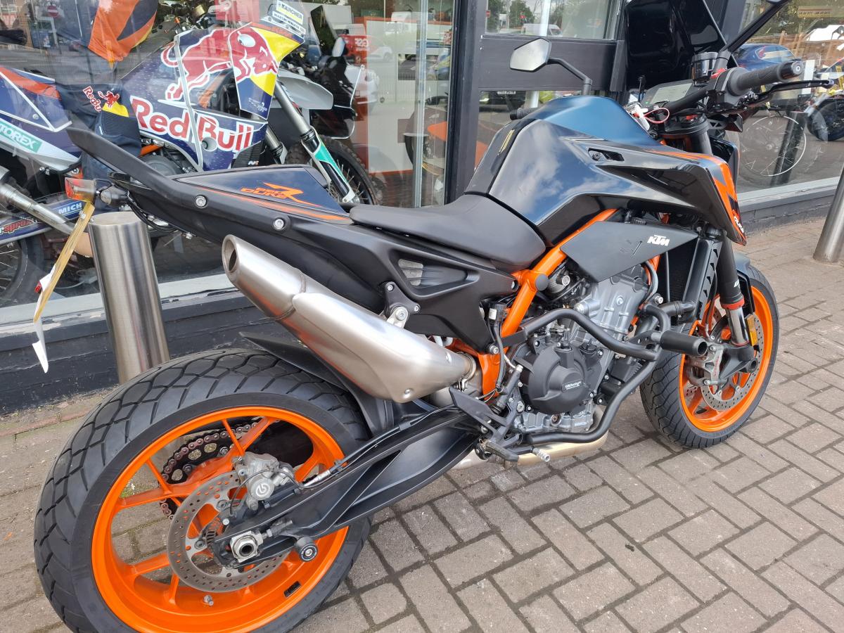 
								KTM 890 DUKE R 23 full									