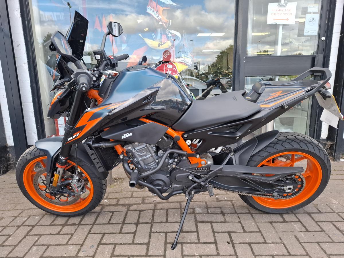 
								KTM 890 DUKE R 23 full									