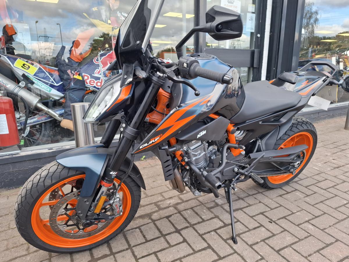 
								KTM 890 DUKE R 23 full									