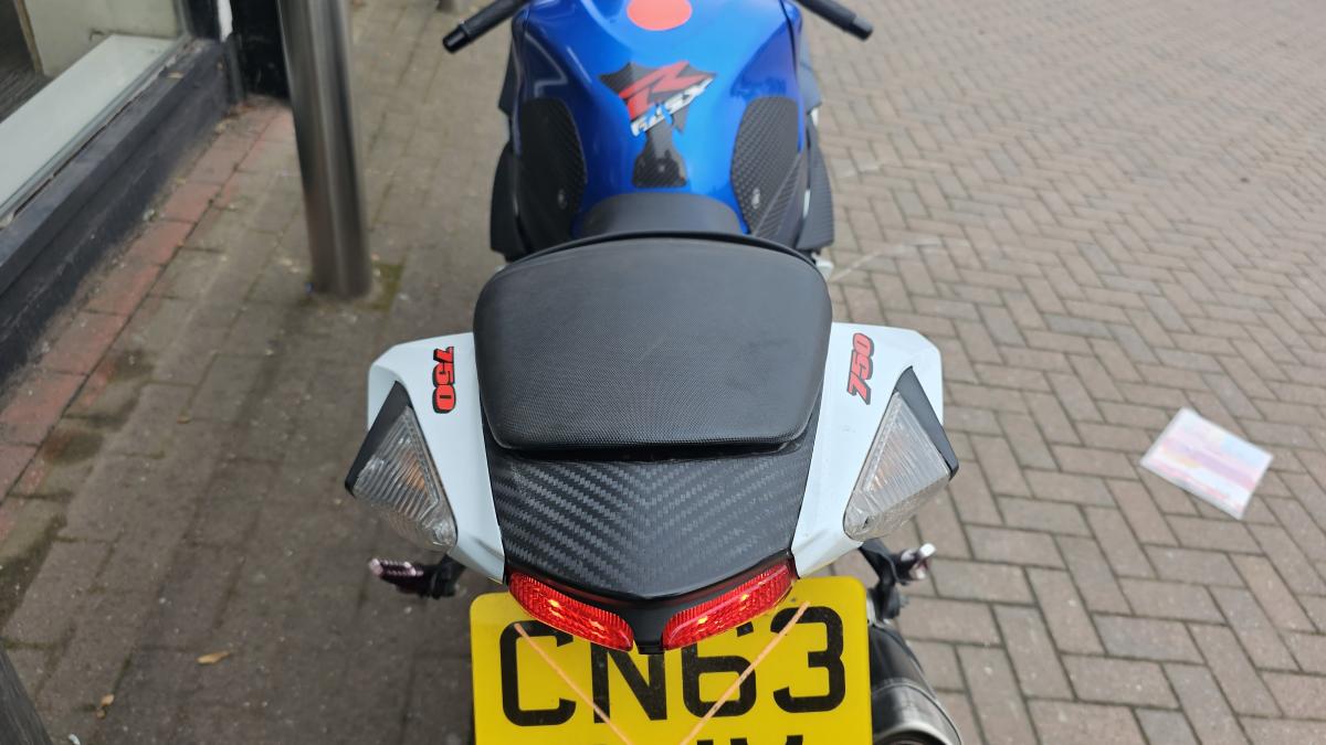 
								SUZUKI GSXR 750 L1 full									