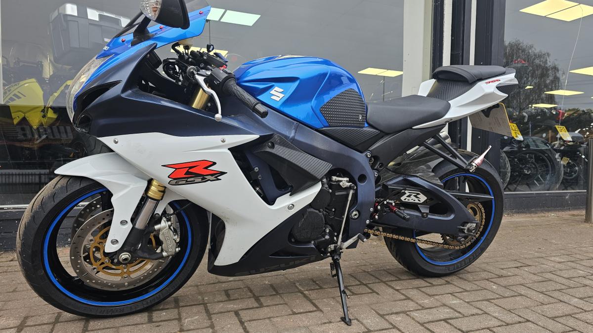 
								SUZUKI GSXR 750 L1 full									