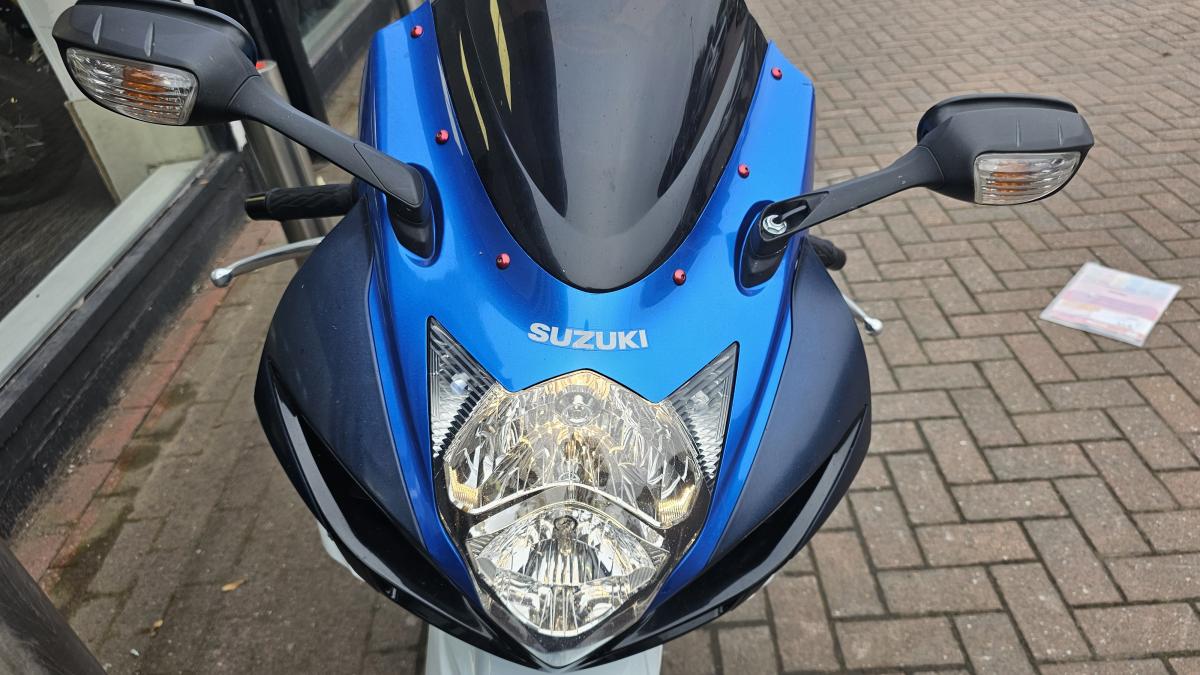 
								SUZUKI GSXR 750 L1 full									