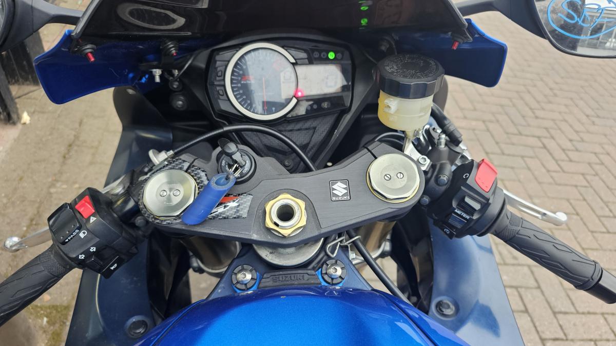 
								SUZUKI GSXR 750 L1 full									