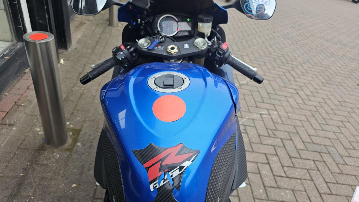 
								SUZUKI GSXR 750 L1 full									