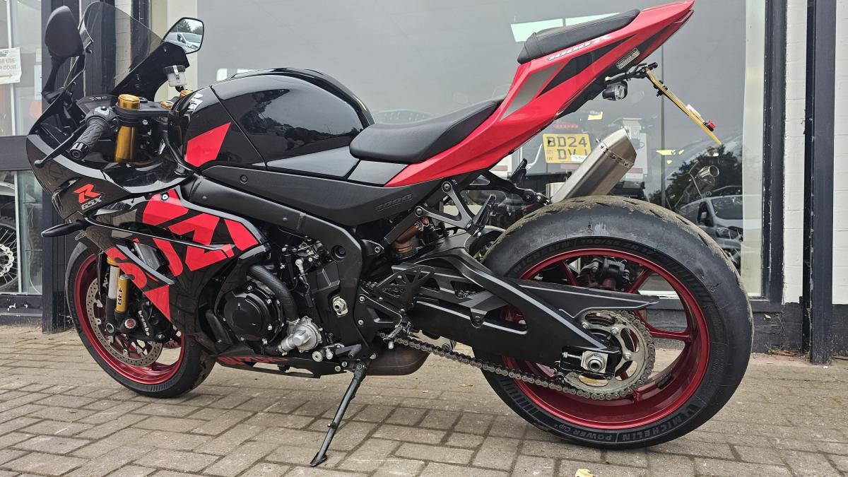 
								SUZUKI GSXR 1000 RAM0 full									