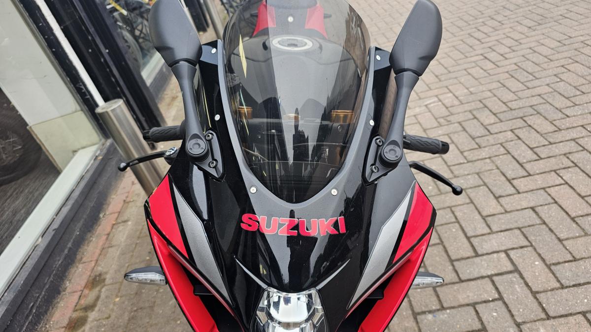 
								SUZUKI GSXR 1000 RAM0 full									